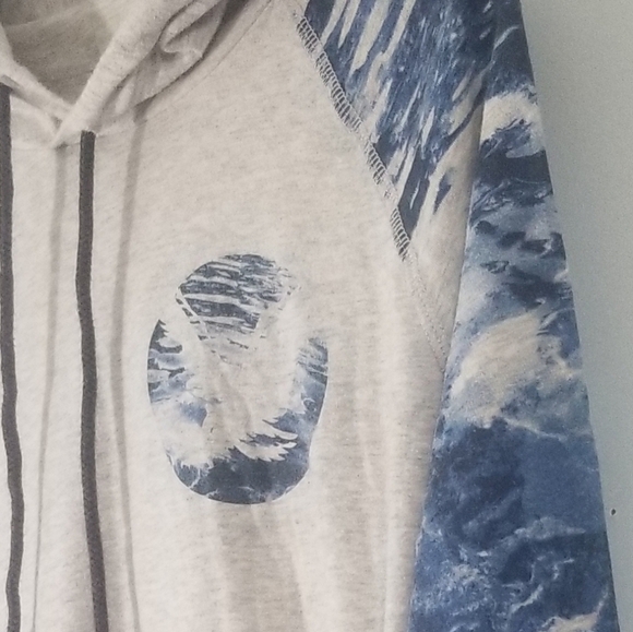 American Eagle Lightweight Hooded Long Sleeve Tee. Size Medium. Great Condition. - Picture 3 of 6